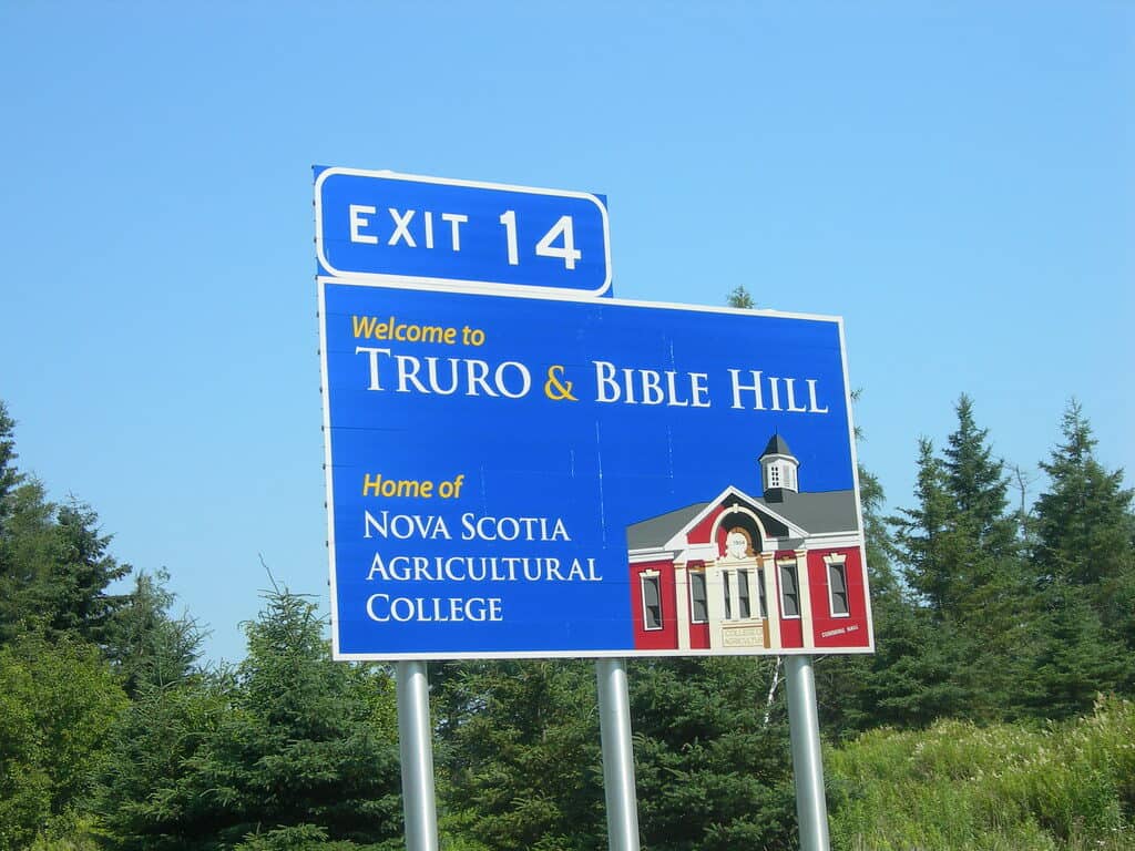 How Truro Businesses Can Catch Tourists Driving Down the 102